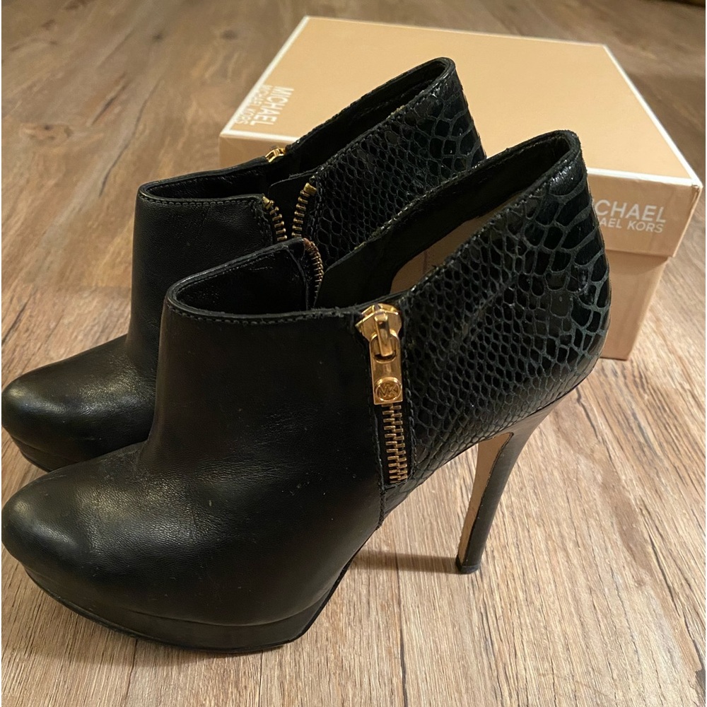 Michael by Michael Kors Ankle Boot size 7
